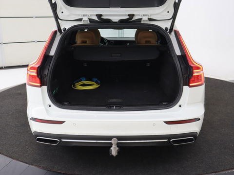 Volvo V60 2.0 T8 Recharge AWD Inscription | Panoramadak | Head-Up | Leder | Harman/Kardon | Trekhaak | Stoelverwarming | 360 Camera | Adaptive cruise | Carplay | Navigatie