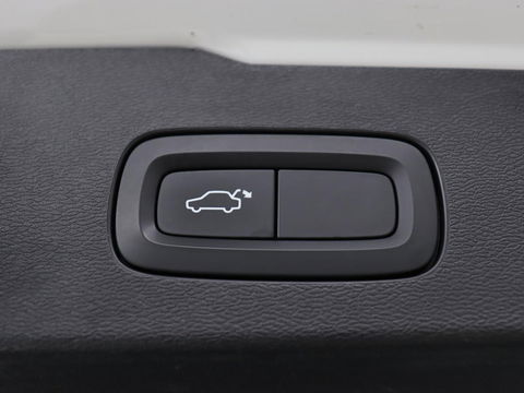 Volvo V60 2.0 T8 Recharge AWD Inscription | Panoramadak | Head-Up | Leder | Harman/Kardon | Trekhaak | Stoelverwarming | 360 Camera | Adaptive cruise | Carplay | Navigatie