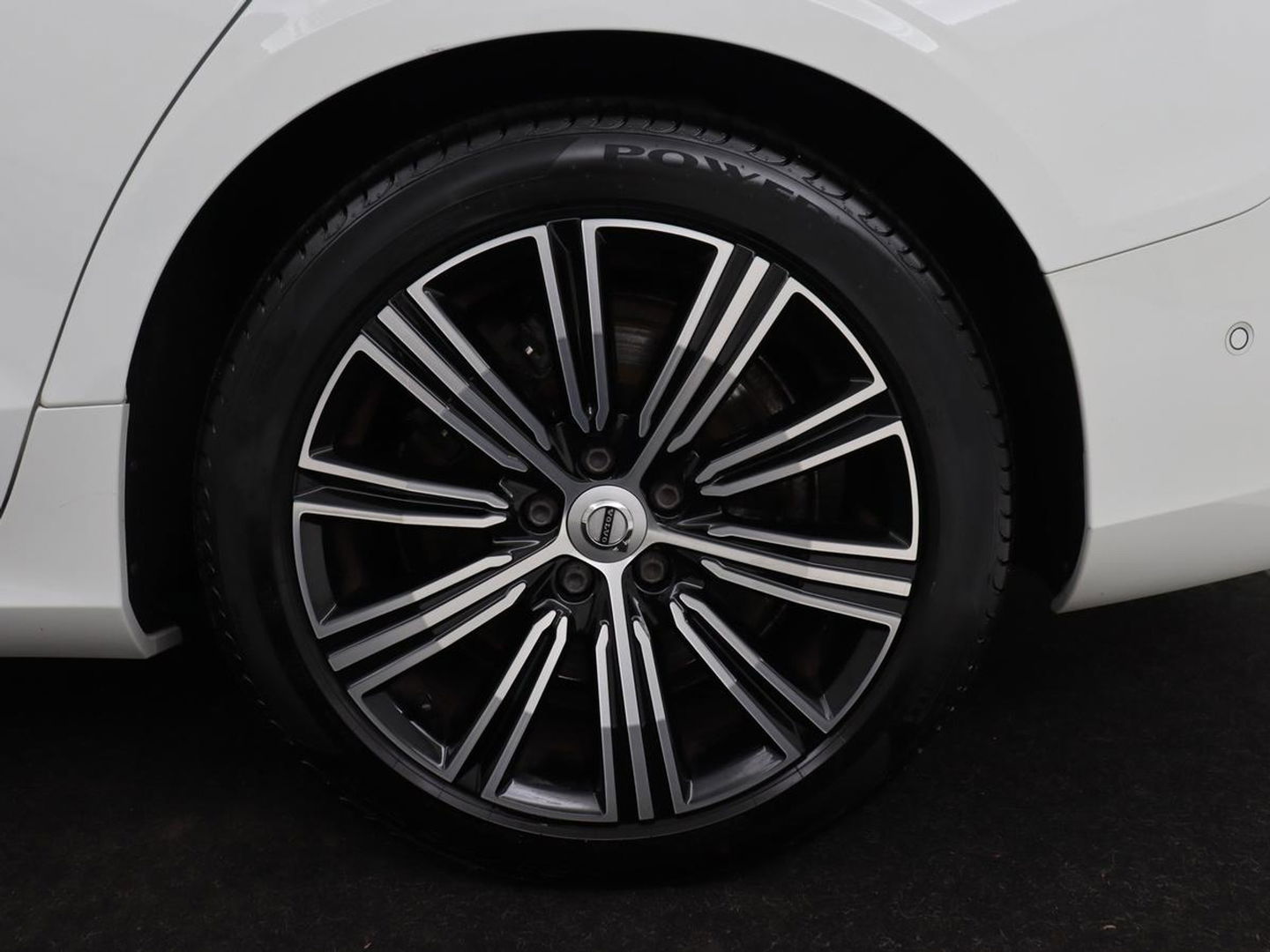 Volvo V60 2.0 T8 Recharge AWD Inscription | Panoramadak | Head-Up | Leder | Harman/Kardon | Trekhaak | Stoelverwarming | 360 Camera | Adaptive cruise | Carplay | Navigatie