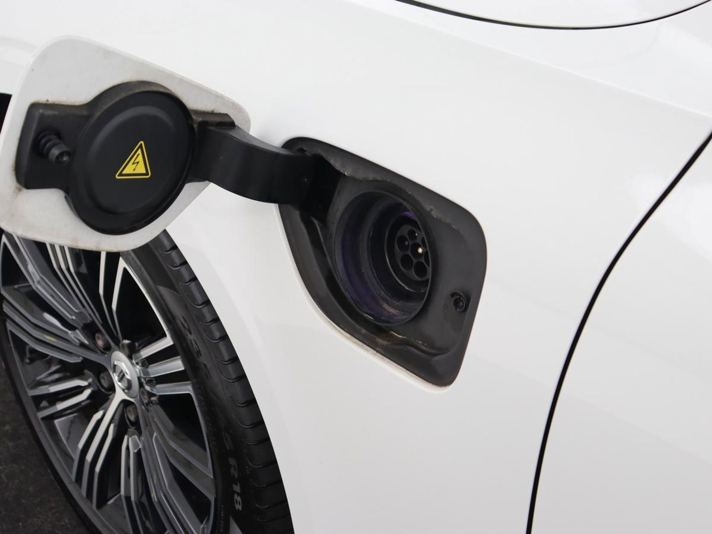 Volvo V60 2.0 T8 Recharge AWD Inscription | Panoramadak | Head-Up | Leder | Harman/Kardon | Trekhaak | Stoelverwarming | 360 Camera | Adaptive cruise | Carplay | Navigatie