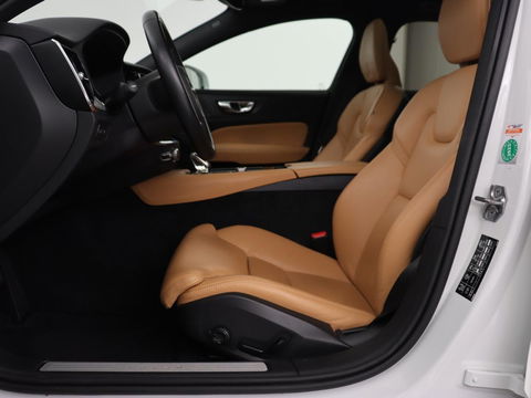 Volvo V60 2.0 T8 Recharge AWD Inscription | Panoramadak | Head-Up | Leder | Harman/Kardon | Trekhaak | Stoelverwarming | 360 Camera | Adaptive cruise | Carplay | Navigatie