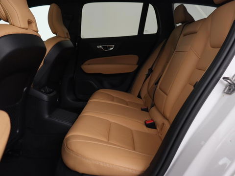 Volvo V60 2.0 T8 Recharge AWD Inscription | Panoramadak | Head-Up | Leder | Harman/Kardon | Trekhaak | Stoelverwarming | 360 Camera | Adaptive cruise | Carplay | Navigatie