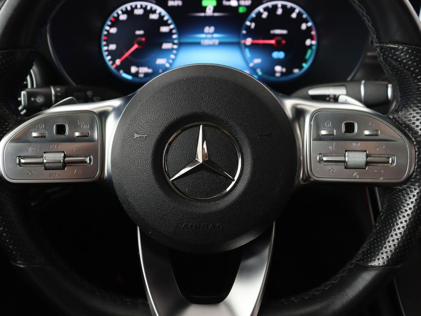 Mercedes-Benz GLC 300de 4MATIC AMG Night | Panoramadak | Adaptive cruise | Trekhaak | Stoelverwarming | Carplay | Leder/Alcantara | Digital Cockpit | 360 Camera | Park Assist