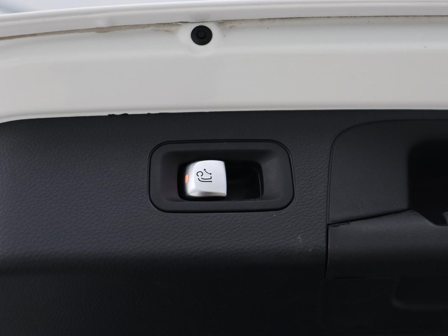 Mercedes-Benz GLC 300de 4MATIC AMG Night | Panoramadak | Adaptive cruise | Trekhaak | Stoelverwarming | Carplay | Leder/Alcantara | Digital Cockpit | 360 Camera | Park Assist