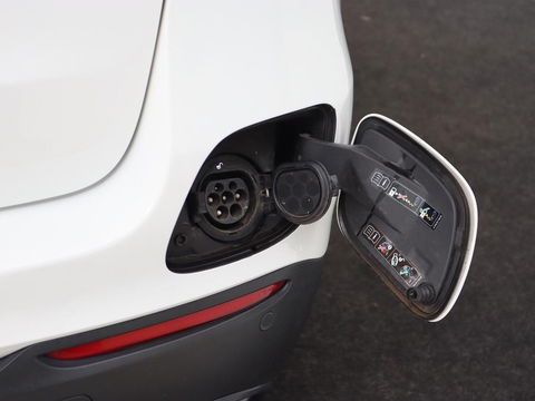 Mercedes-Benz GLC 300de 4MATIC AMG Night | Panoramadak | Adaptive cruise | Trekhaak | Stoelverwarming | Carplay | Leder/Alcantara | Digital Cockpit | 360 Camera | Park Assist
