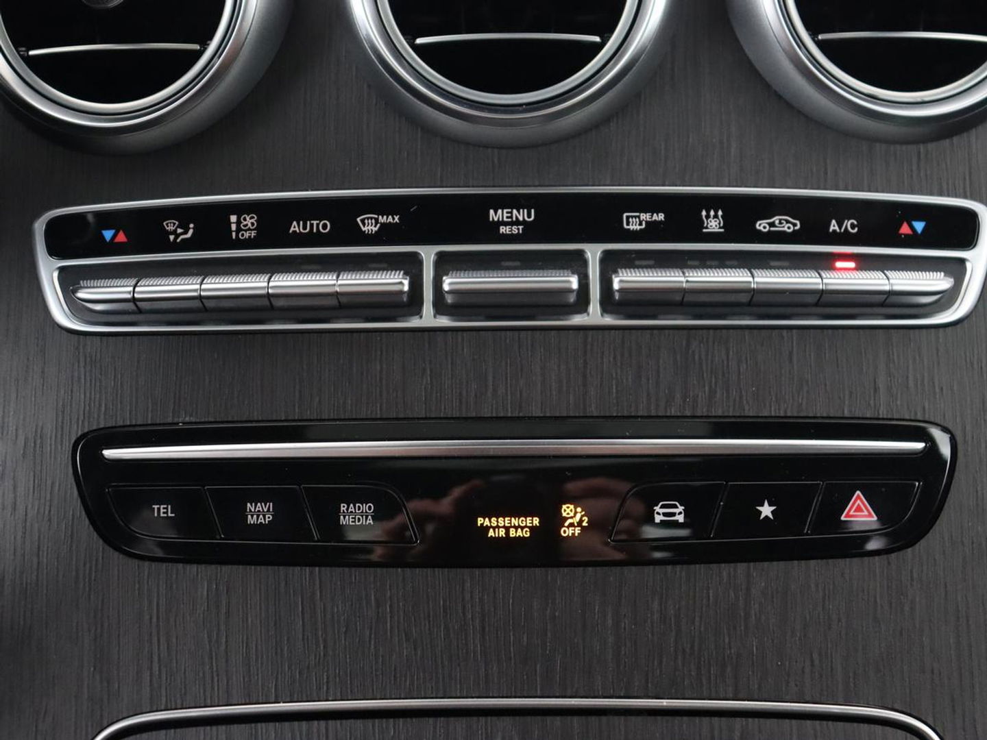 Mercedes-Benz GLC 300de 4MATIC AMG Night | Panoramadak | Adaptive cruise | Trekhaak | Stoelverwarming | Carplay | Leder/Alcantara | Digital Cockpit | 360 Camera | Park Assist