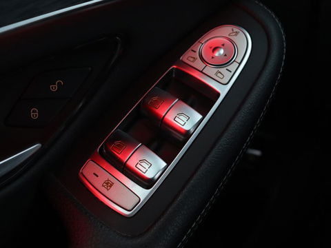 Mercedes-Benz GLC 300de 4MATIC AMG Night | Panoramadak | Adaptive cruise | Trekhaak | Stoelverwarming | Carplay | Leder/Alcantara | Digital Cockpit | 360 Camera | Park Assist
