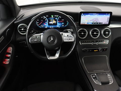 Mercedes-Benz GLC 300de 4MATIC AMG Night | Panoramadak | Adaptive cruise | Trekhaak | Stoelverwarming | Carplay | Leder/Alcantara | Digital Cockpit | 360 Camera | Park Assist