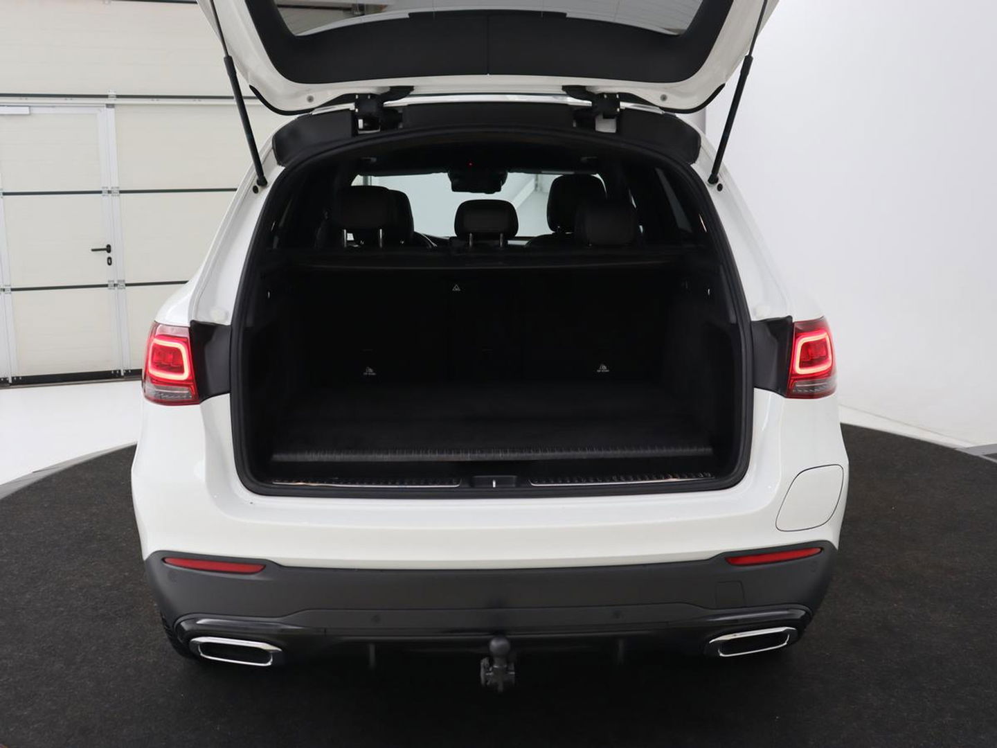 Mercedes-Benz GLC 300de 4MATIC AMG Night | Panoramadak | Adaptive cruise | Trekhaak | Stoelverwarming | Carplay | Leder/Alcantara | Digital Cockpit | 360 Camera | Park Assist
