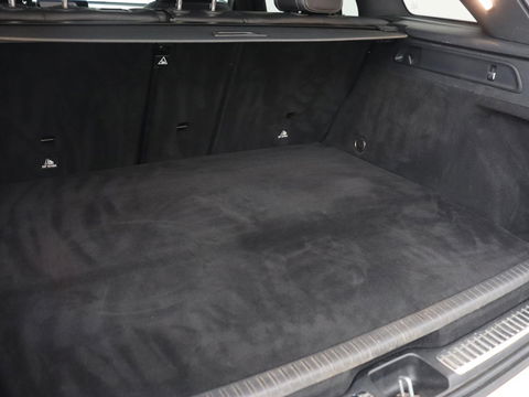 Mercedes-Benz GLC 300de 4MATIC AMG Night | Panoramadak | Adaptive cruise | Trekhaak | Stoelverwarming | Carplay | Leder/Alcantara | Digital Cockpit | 360 Camera | Park Assist