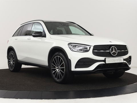 Mercedes-Benz GLC 300de 4MATIC AMG Night | Panoramadak | Adaptive cruise | Trekhaak | Stoelverwarming | Carplay | Leder/Alcantara | Digital Cockpit | 360 Camera | Park Assist