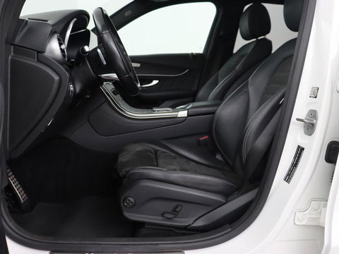 Mercedes-Benz GLC 300de 4MATIC AMG Night | Panoramadak | Adaptive cruise | Trekhaak | Stoelverwarming | Carplay | Leder/Alcantara | Digital Cockpit | 360 Camera | Park Assist