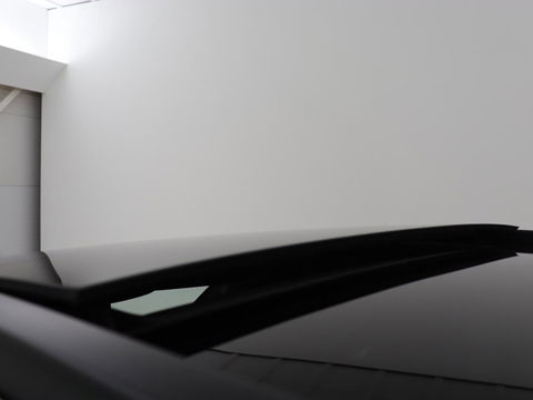 Mercedes-Benz GLC 300de 4MATIC AMG Night | Panoramadak | Adaptive cruise | Trekhaak | Stoelverwarming | Carplay | Leder/Alcantara | Digital Cockpit | 360 Camera | Park Assist