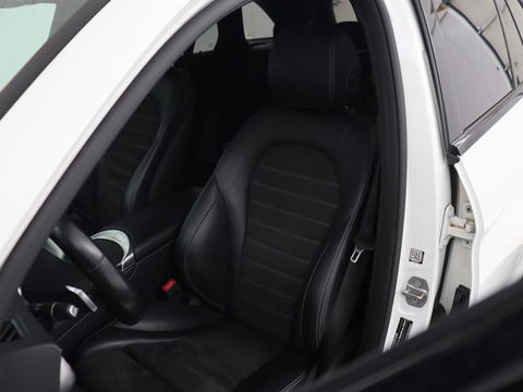 Mercedes-Benz GLC 300de 4MATIC AMG Night | Panoramadak | Adaptive cruise | Trekhaak | Stoelverwarming | Carplay | Leder/Alcantara | Digital Cockpit | 360 Camera | Park Assist