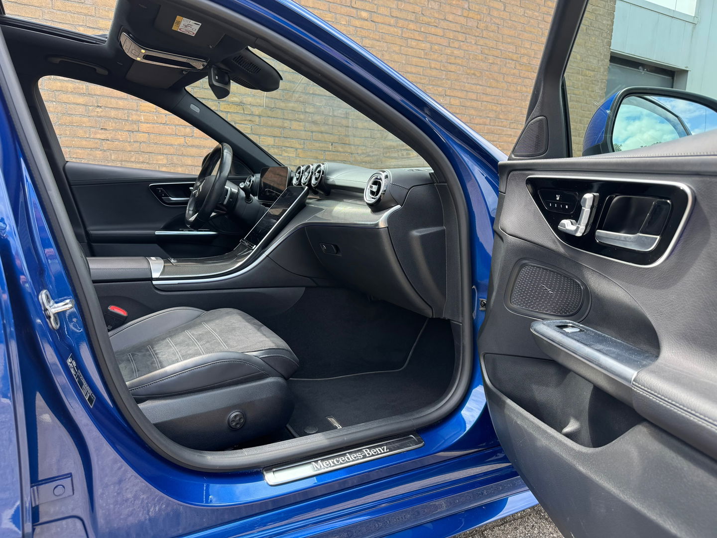 Mercedes-Benz C-Klasse Estate 300 e AMG Pano|313PK|Memory|NL-Auto|Camera|HUD|ACC|Carplay
