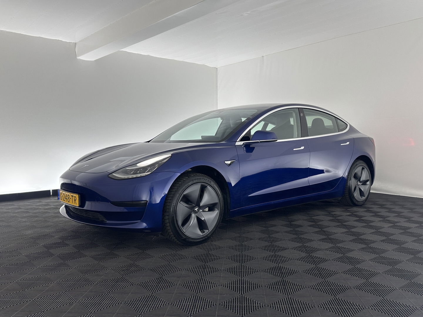 Tesla Model 3 Standard RWD Plus 60 kWh [ 3-Fase ] (INCL.BTW) Aut. *PANO | AUTO-PILOT | LUXURY-LEATHER | KEYLESS | FULL-LED | MEMORY-PACK | SURROUND-VIEW | DAB | CARPLAY | DIGI-COCKPIT | LANE-ASSIST | COMFORT-SEATS | 18"ALU*
