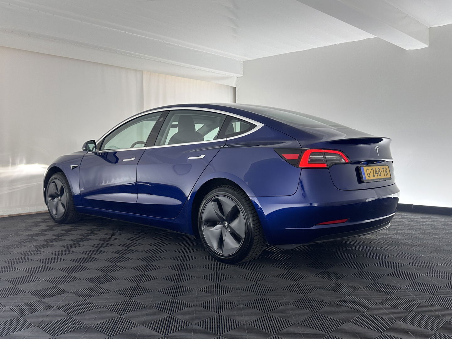 Tesla Model 3 Standard RWD Plus 60 kWh [ 3-Fase ] (INCL.BTW) Aut. *PANO | AUTO-PILOT | LUXURY-LEATHER | KEYLESS | FULL-LED | MEMORY-PACK | SURROUND-VIEW | DAB | CARPLAY | DIGI-COCKPIT | LANE-ASSIST | COMFORT-SEATS | 18"ALU*