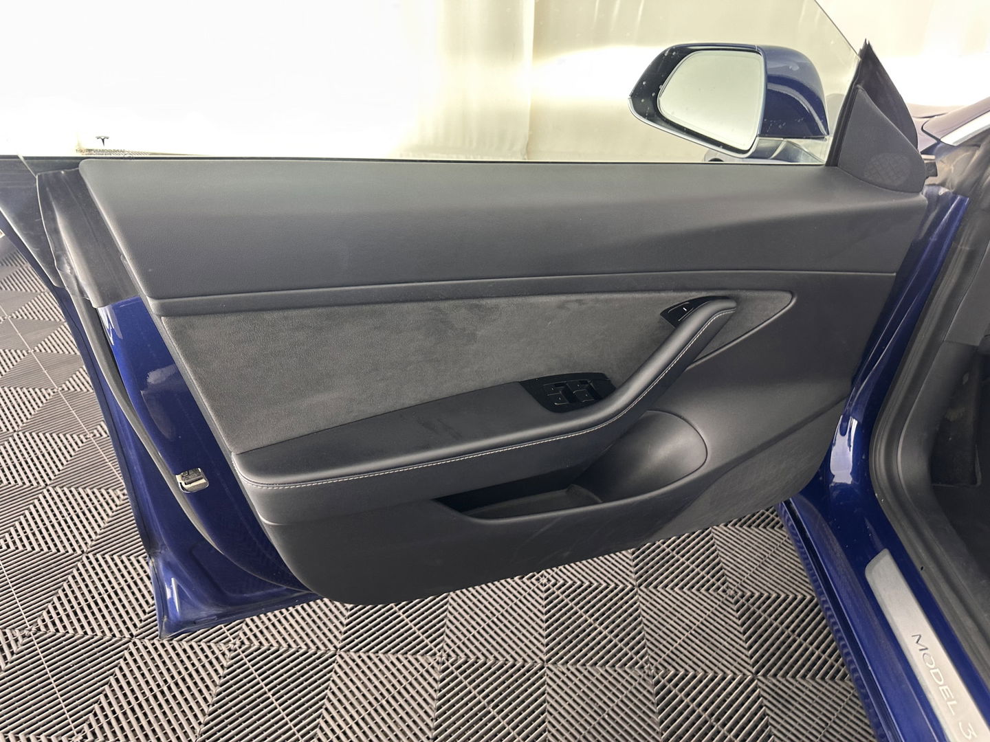 Tesla Model 3 Standard RWD Plus 60 kWh [ 3-Fase ] (INCL.BTW) Aut. *PANO | AUTO-PILOT | LUXURY-LEATHER | KEYLESS | FULL-LED | MEMORY-PACK | SURROUND-VIEW | DAB | CARPLAY | DIGI-COCKPIT | LANE-ASSIST | COMFORT-SEATS | 18"ALU*