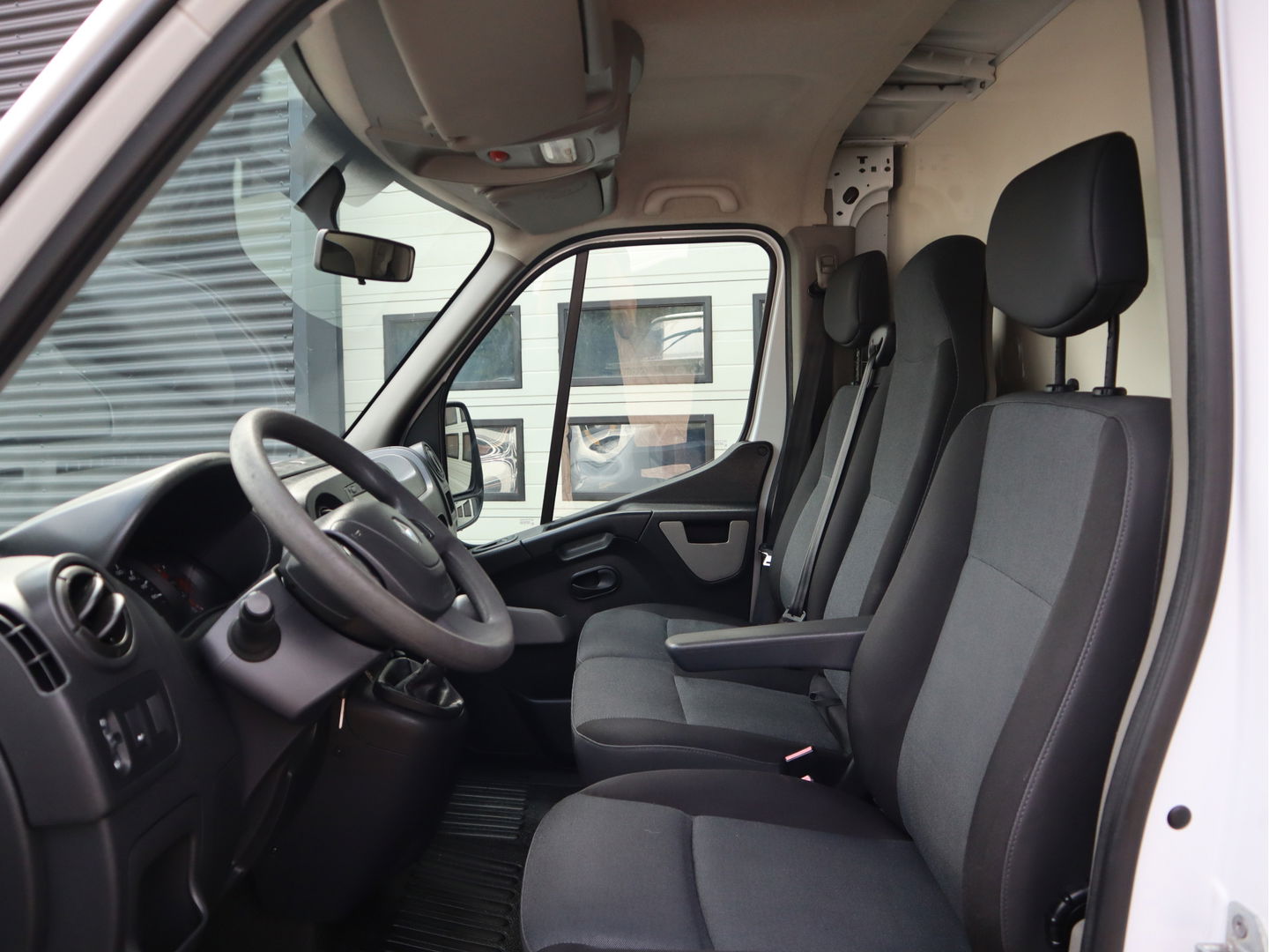 Renault Master T35 2.3 dCi 131pk Euro 6 Bakwagen Lowliner - Cruise - Navi - Airco