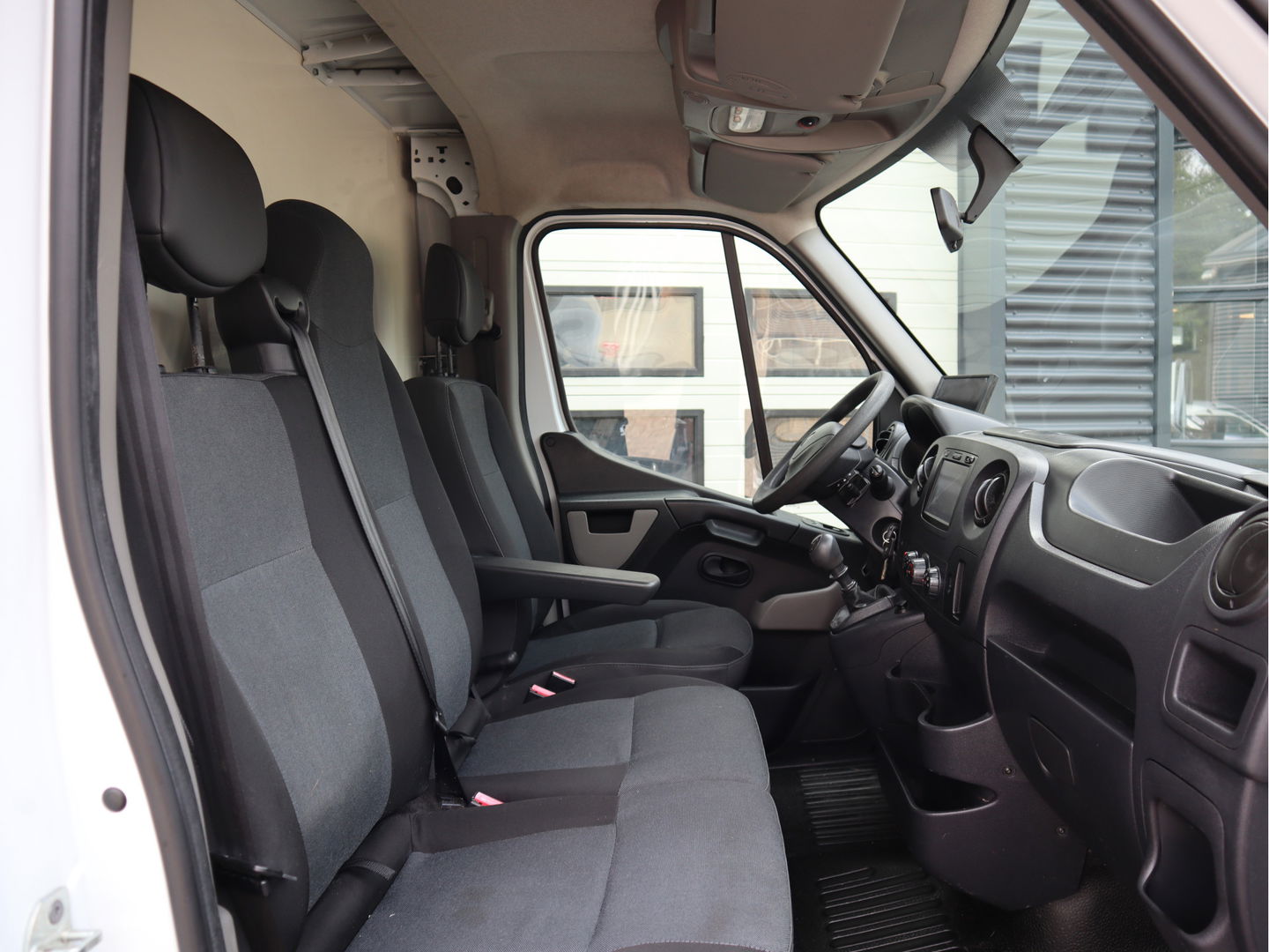 Renault Master T35 2.3 dCi 131pk Euro 6 Bakwagen Lowliner - Cruise - Navi - Airco