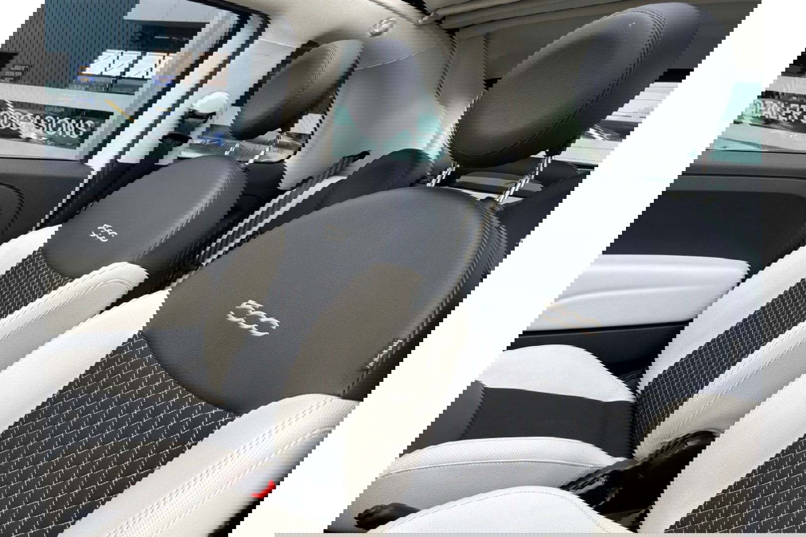 Fiat 500C 1.0 HYBRID DOLCEVITA AIRCO CRUISE PDC CARPLAY.