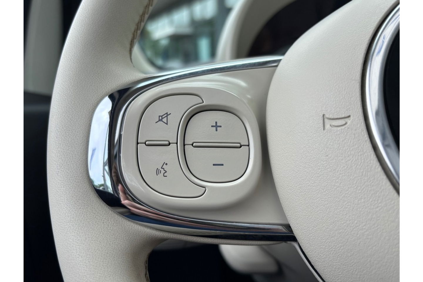 Fiat 500C 1.0 HYBRID DOLCEVITA AIRCO CRUISE PDC CARPLAY.