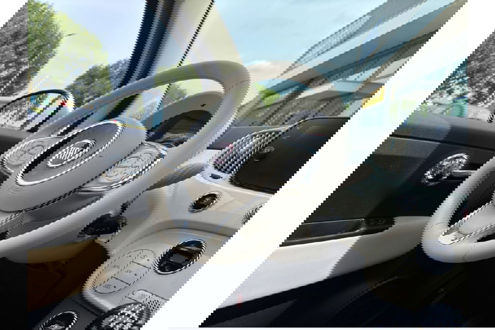 Fiat 500C 1.0 HYBRID DOLCEVITA AIRCO CRUISE PDC CARPLAY.