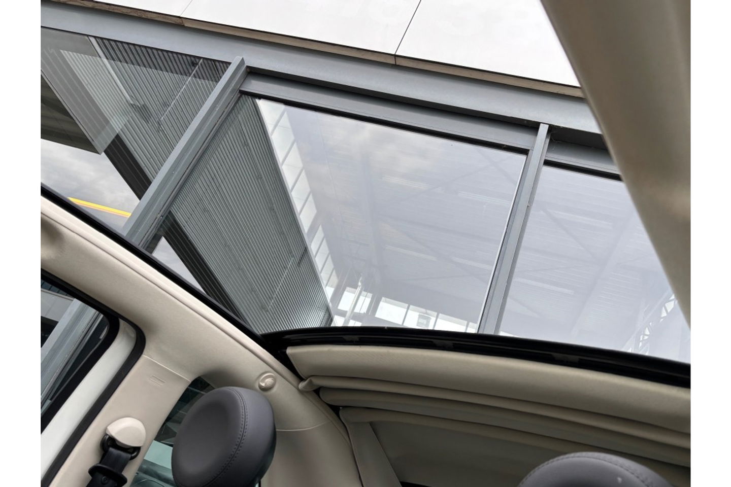 Fiat 500C 1.0 HYBRID DOLCEVITA AIRCO CRUISE PDC CARPLAY.