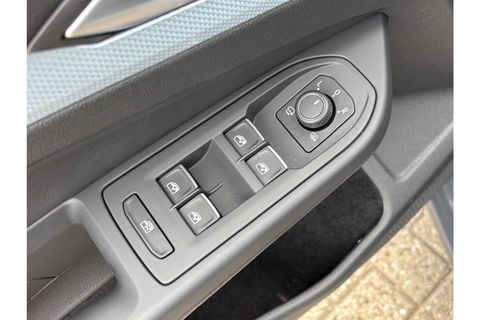 Volkswagen Golf 1.5 TSI GOAL AIRCO-ECC NAVI PDC STOELVERW.