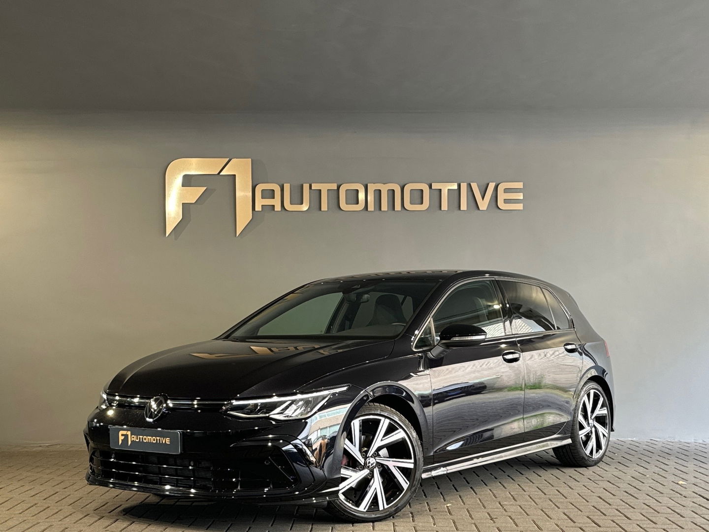 Volkswagen Golf 1.5 eTSI R-Line Business Camera|Keyless|Sfeer