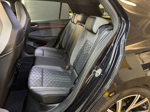 Volkswagen Golf 1.5 eTSI R-Line Business Camera|Keyless|Sfeer