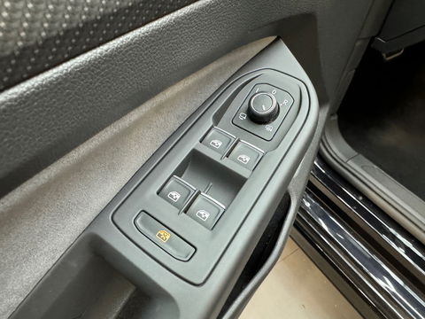 Volkswagen Golf 1.5 eTSI R-Line Business Camera|Keyless|Sfeer