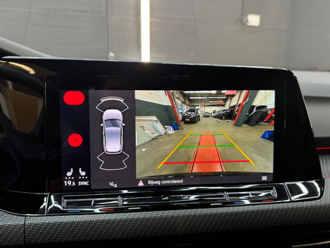 Volkswagen Golf 1.5 eTSI R-Line Business Camera|Keyless|Sfeer