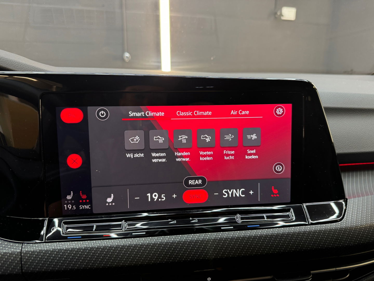 Volkswagen Golf 1.5 eTSI R-Line Business Camera|Keyless|Sfeer