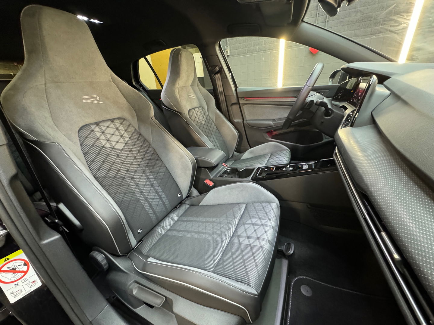 Volkswagen Golf 1.5 eTSI R-Line Business Camera|Keyless|Sfeer