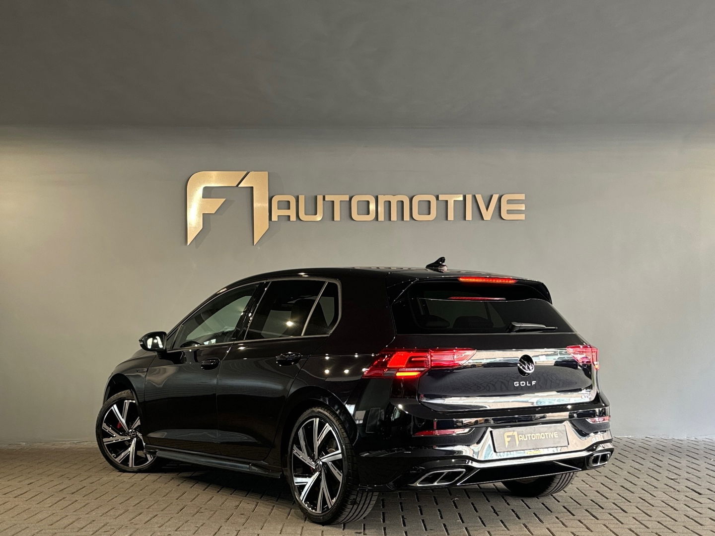 Volkswagen Golf 1.5 eTSI R-Line Business Camera|Keyless|Sfeer