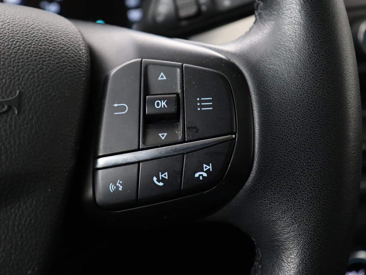 Ford Focus 1.0 EcoBoost Titanium | Adaptive cruise | Carplay | Navigatie | Keyless | Full LED | Climate control | Getint glas | Parkeerhulp