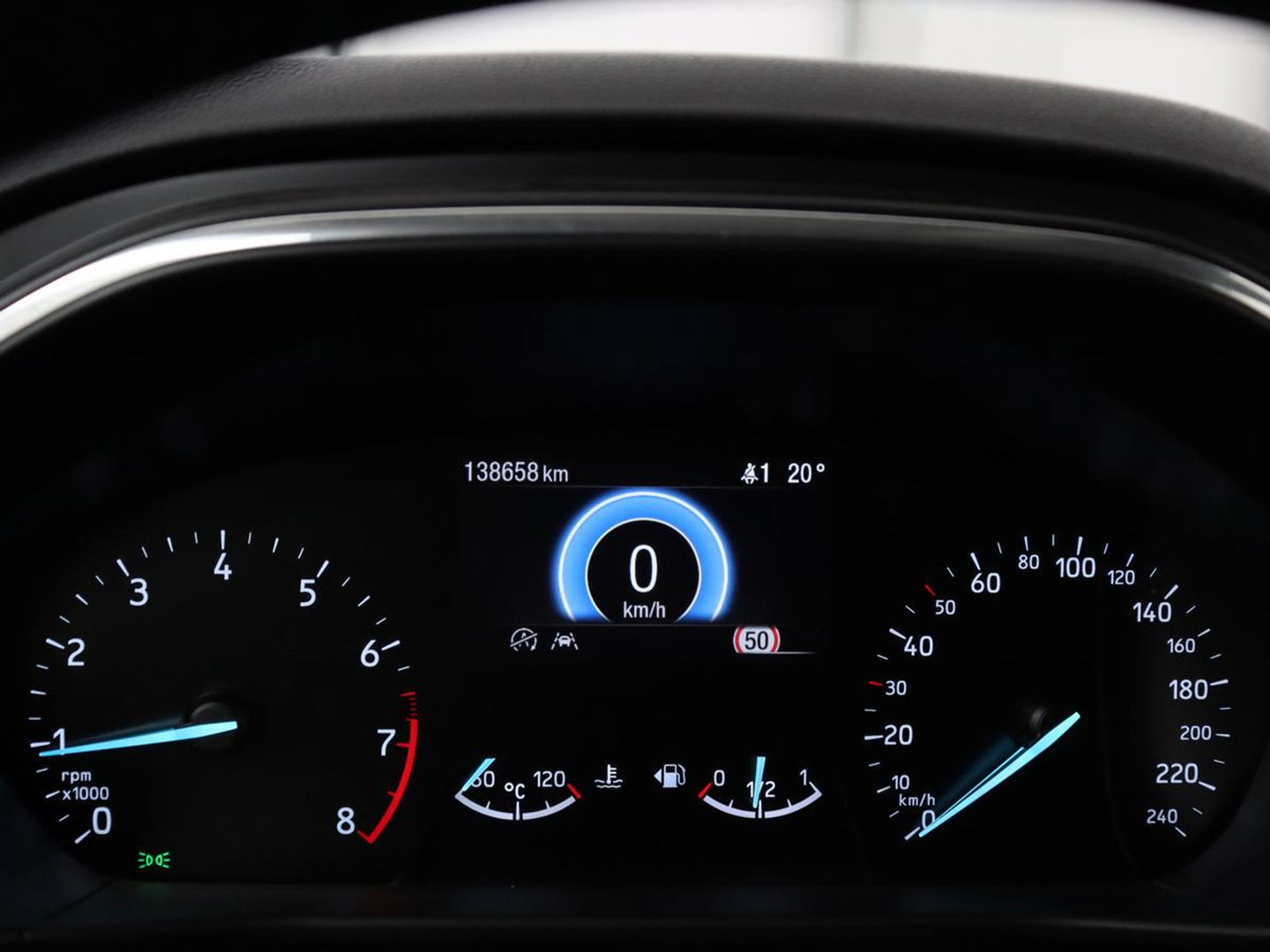 Ford Focus 1.0 EcoBoost Titanium | Adaptive cruise | Carplay | Navigatie | Keyless | Full LED | Climate control | Getint glas | Parkeerhulp