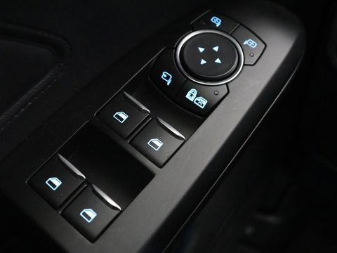 Ford Focus 1.0 EcoBoost Titanium | Adaptive cruise | Carplay | Navigatie | Keyless | Full LED | Climate control | Getint glas | Parkeerhulp