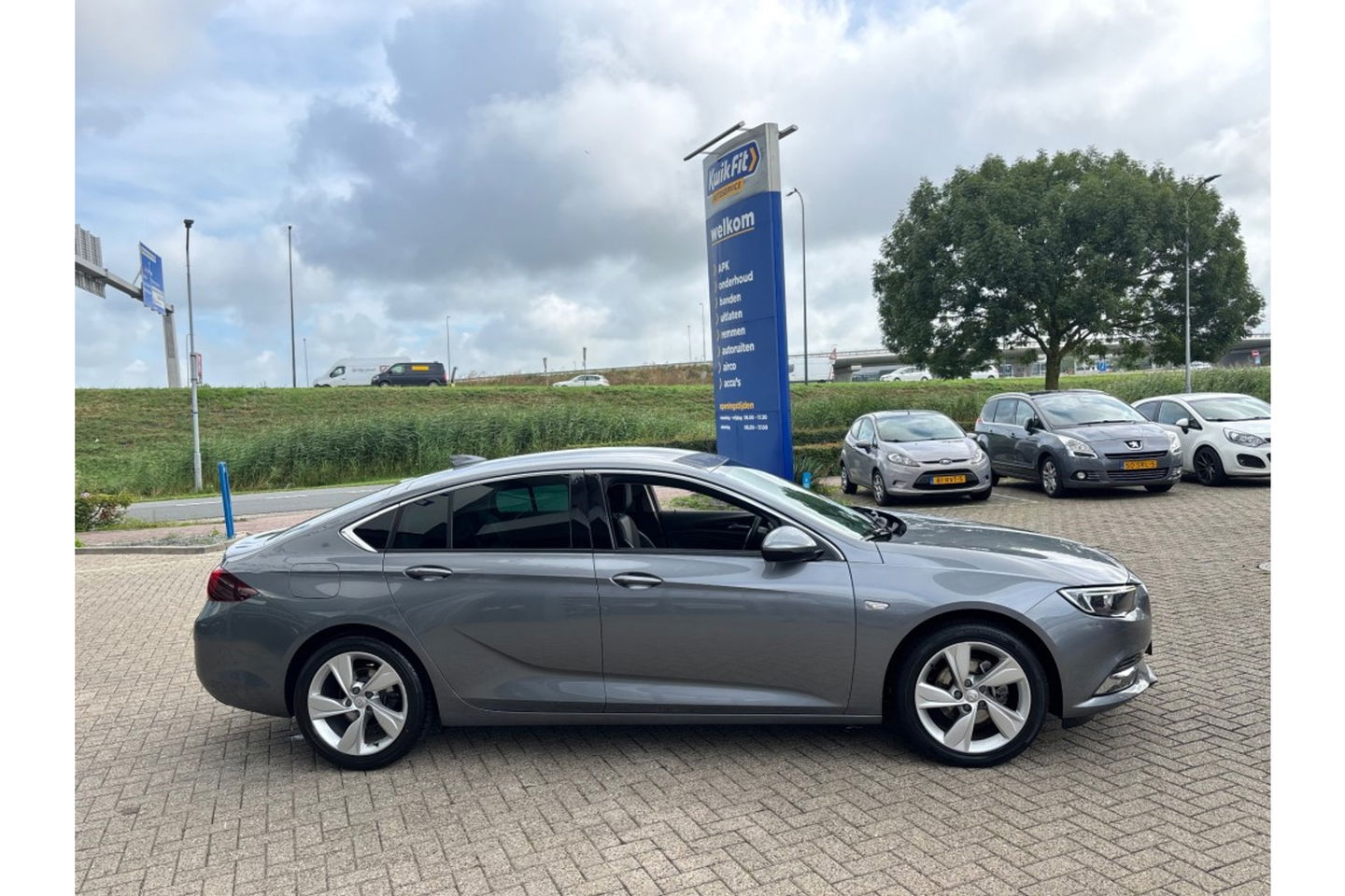 Opel Insignia 1.5 TURBO BUSINESS EXECUTIVE AUTOMAAT AIRCO-ECC NAVI PDC.