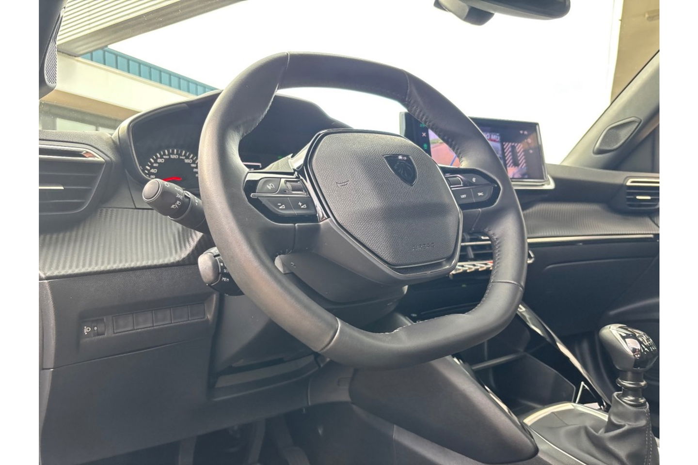 Peugeot 2008 1.2 PURETECH STYLE AIRCO NAVI WIDESCREEN PDC-CAMERA.