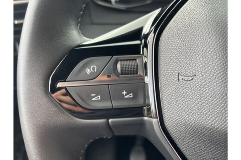 Peugeot 2008 1.2 PURETECH STYLE AIRCO NAVI WIDESCREEN PDC-CAMERA.