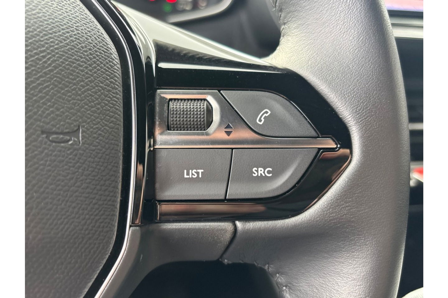 Peugeot 2008 1.2 PURETECH STYLE AIRCO NAVI WIDESCREEN PDC-CAMERA.