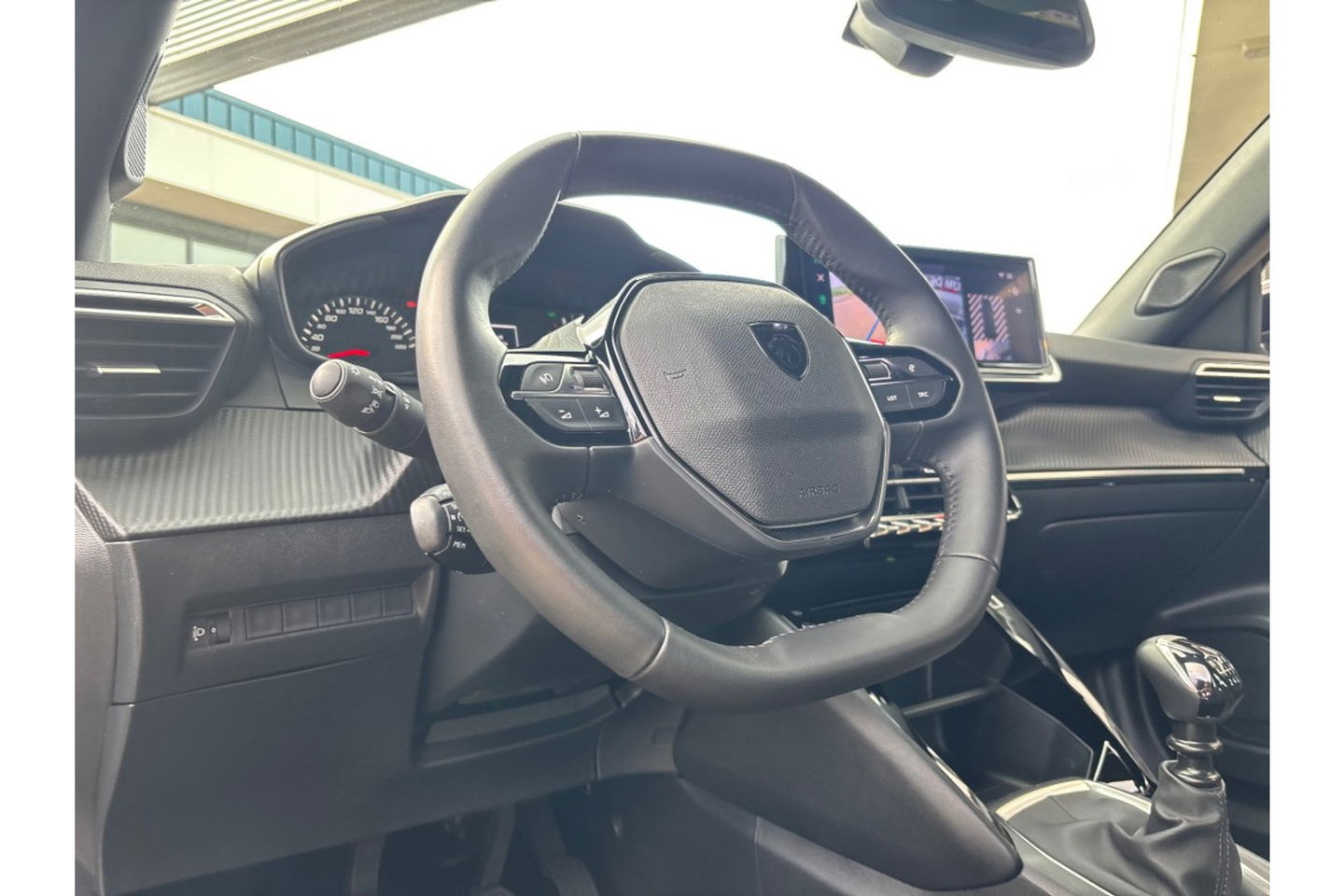 Peugeot 2008 1.2 PURETECH STYLE AIRCO NAVI WIDESCREEN PDC-CAMERA.