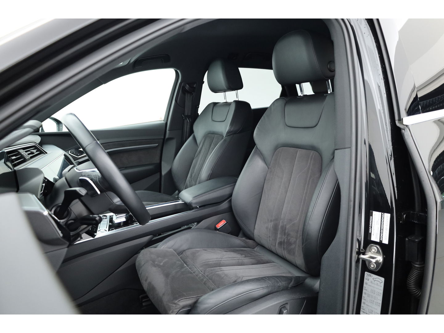 Audi e-tron e-tron 55 quattro advanced 95 kWh | Luchtvering | Adapt. Cruise | Voorstoelen Elek. | Camera