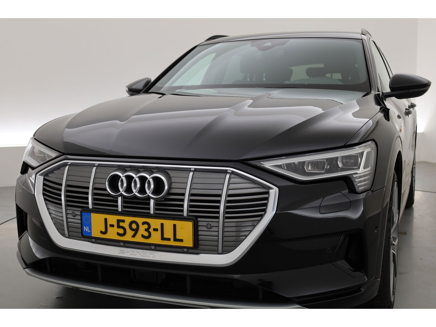 Audi e-tron e-tron 55 quattro advanced 95 kWh | Luchtvering | Adapt. Cruise | Voorstoelen Elek. | Camera