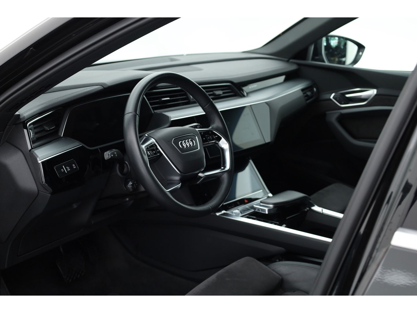 Audi e-tron e-tron 55 quattro advanced 95 kWh | Luchtvering | Adapt. Cruise | Voorstoelen Elek. | Camera