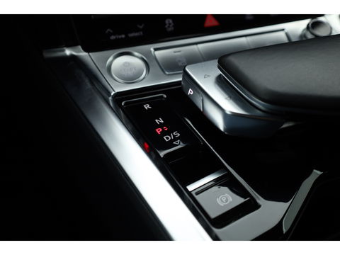 Audi e-tron e-tron 55 quattro advanced 95 kWh | Luchtvering | Adapt. Cruise | Voorstoelen Elek. | Camera