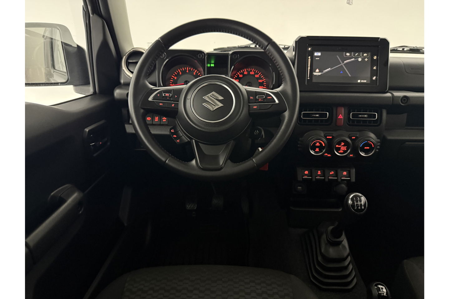 Suzuki Jimny 1.5 Style 4x4 AWD 4 Persoons Bullbar Clima Cruise Navi 15"LMV Stoelverwarming