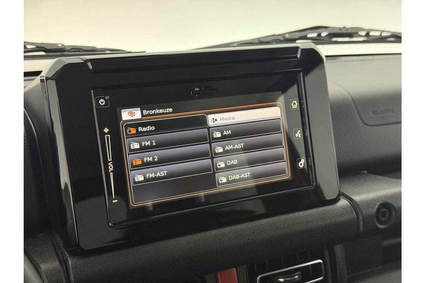 Suzuki Jimny 1.5 Style 4x4 AWD 4 Persoons Bullbar Clima Cruise Navi 15"LMV Stoelverwarming